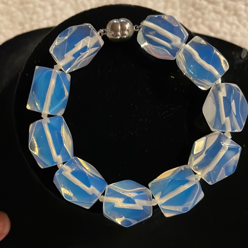 Glass bead bracelet